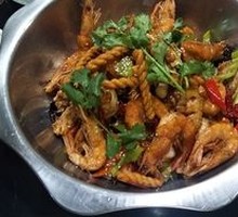 Spicy Stir-Fried Chicken Wings with Shrimp