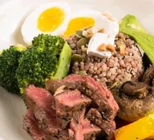 Energy-Boosting Grilled Steak Quinoa Bowl