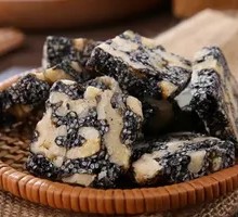 Bird's Nest and Donkey-hide Gelatin Cake