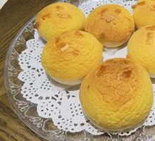 Golden Jubilee Pineapple Bun