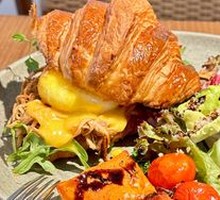 Shredded Pork Neck Benedict Egg