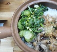 Spicy Frog Rice in Clay Pot