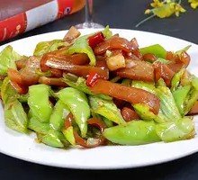 Braised Pork Skin with Green Chili