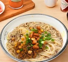 Hunan-style Noodle in Spicy Sauce