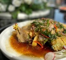 Scallion Oil Steamed Chicken