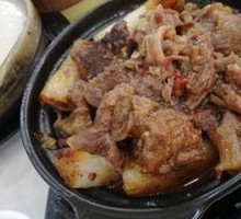 Beef Shank Stir-Fried with Rice Noodle Rolls