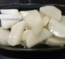 Sauce-Flavored Radish and Beef Brisket