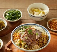 Pickled Mustard Greens with Braised Beef Mixed Rice Noodles