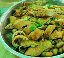 Stewed Pig Intestines with Peanuts