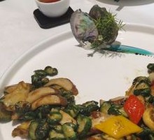 Crisp Cucumber and Abalone Slices