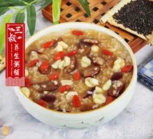Red Date, Goji Berry, and Lotus Seed Porridge