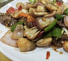 Stir-Fried Beef with Straw Mushrooms
