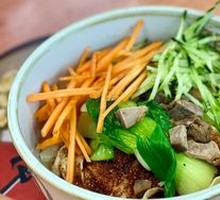 Sizzling Oil-Poured Noodles