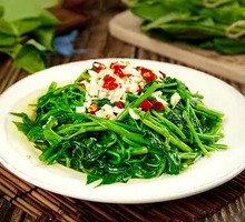 Fried Pork Crumbs with Sweet Potato Leaves