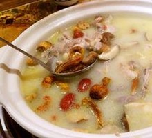 Wild Mushroom Pepper Pig's Stomach and Chicken Stew