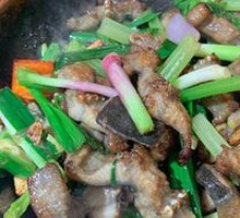 Stir-fried Eel in Clay Pot