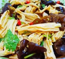 Fried Tofu Skin with Wood Ear Mushrooms