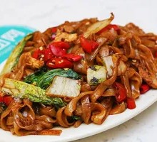 Three-Color Meatball Fried Noodles