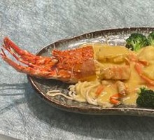 Braised Boston Lobster in Clay Pot