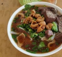 Pork Intestine Rice Noodles with Pig's Blood