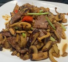 Mixed Mushroom Stir-Fried Beef