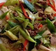 Scallion Stir-Fried Beef Rice Bowl
