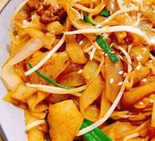 Dry-Fried Beef Rice Noodles