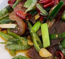 Stir-Fried Beef with Yellow Onion