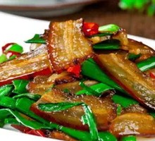 Garlic Leaf with Preserved Meat