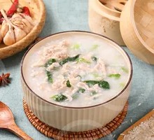 Goji Leaf and Pork Rice Porridge