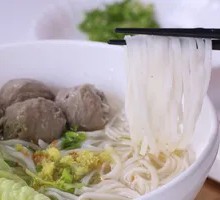 手打牛肉丸粿条