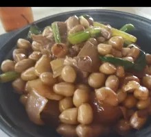 Pork Tail with Peanuts