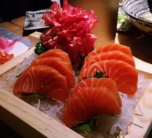 Grilled Salmon Rolls with Sauce