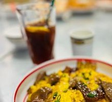 Egg and Beef Stir-fried Rice Noodles