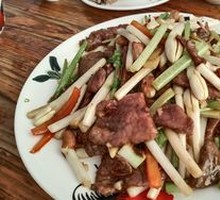 Peanut Sprout Stir-Fried with Beef