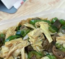 Fried Tofu Skin with Beef Brisket