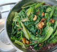 Garlic Stir-Fried Lettuce