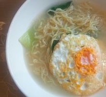 Pan-fried Egg Bamboo Steamer Noodles