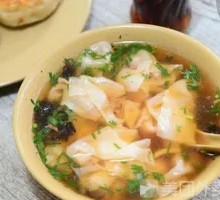 Dried Scallop and Leek Pork Dumplings in Soup