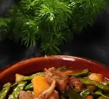 Pork Ribs with Potato and Green Beans