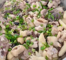 Braised Chicken with Red Onion