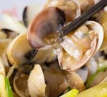 Stir-fried Sand Clams with Ginger and Scallion