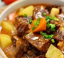 Portuguese Curry Beef and Potato Rice