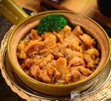 Braised Chicken with Mushrooms in Clay Pot Rice