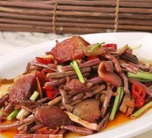 蕨菜炒腊肉