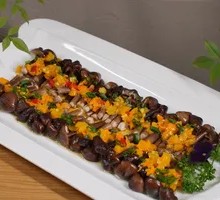 Steamed Termitomyces with Yellow Pepper Sauce