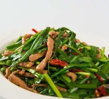 Stir-Fried Pork with Leeks Over Rice
