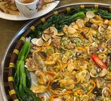 Steamed Free-range Chicken with Scallops and Red Onion