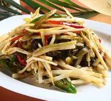 Sour Cabbage Stir-Fried with Bamboo Shoots