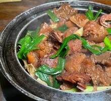 Braised Beef Shank with Tofu Skin in Clay Pot